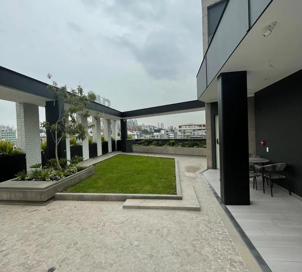 Estudio En La Carolina Quito